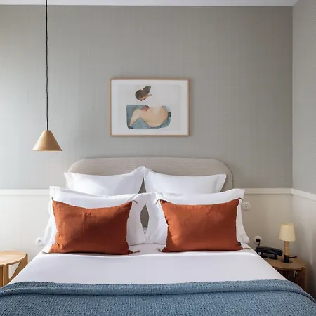 Le Petit Oberkampf & Hotel 4*